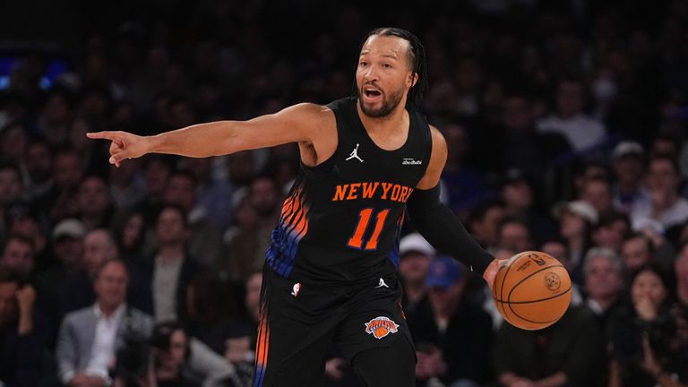 Jalen Brunson de los Knicks sale de su bajo rendimiento (AP Photo/Frank Franklin II)