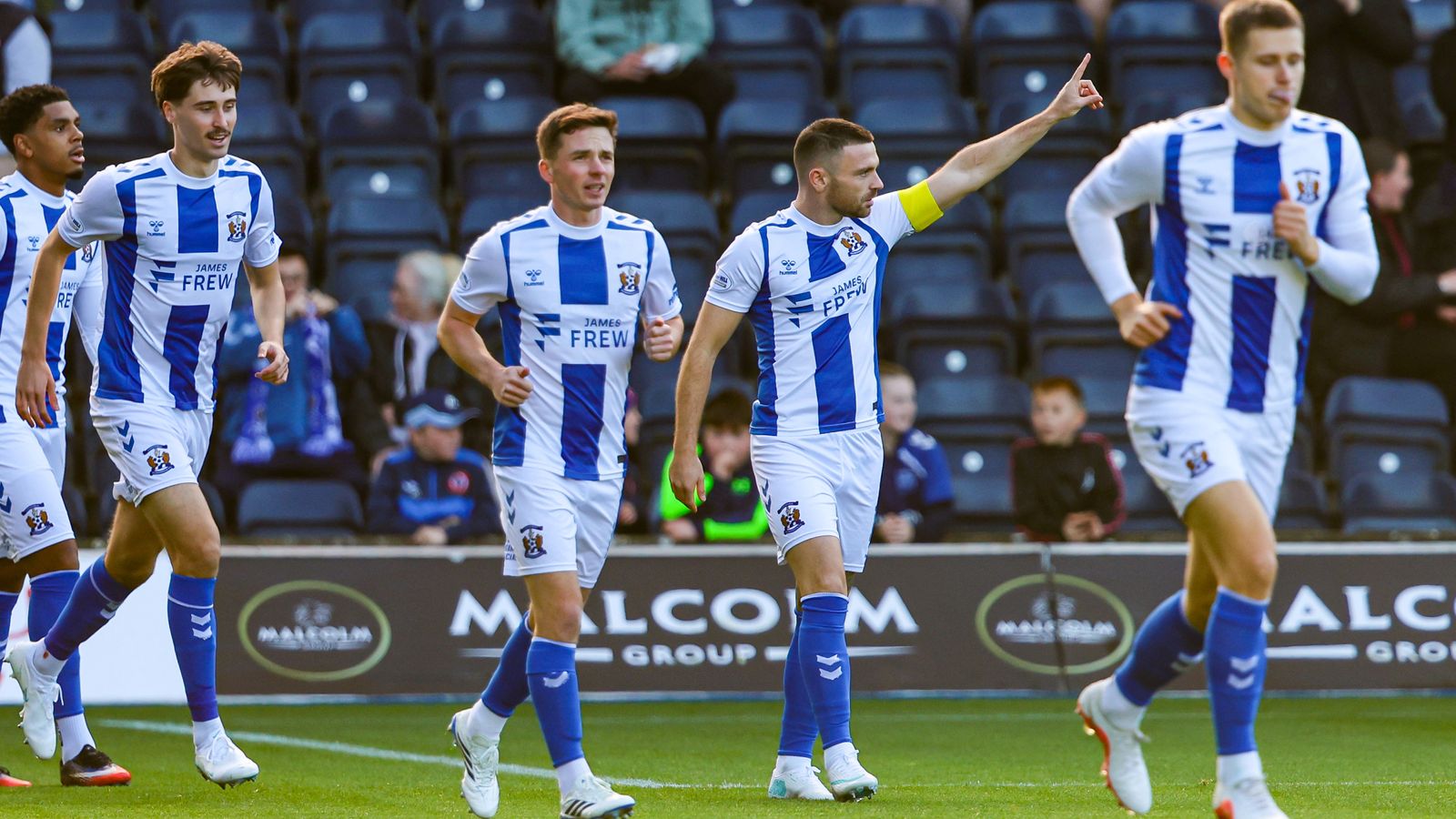 Kilmarnock vs Motherwell; Premiership escocesa Kilmarnock 3-2 Motherwell: Greg Kiltie anota dos veces y saca a Killie del último puesto.