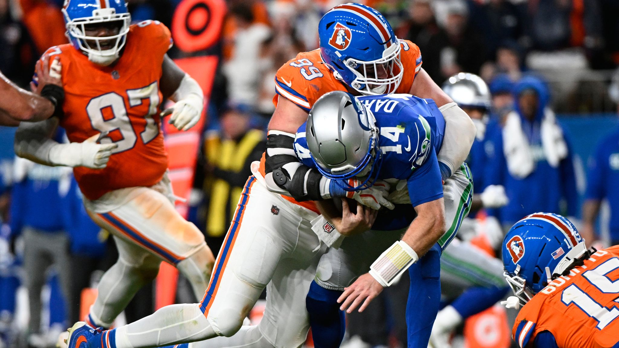 Sam Darnold recibió cinco sacks durante el partido