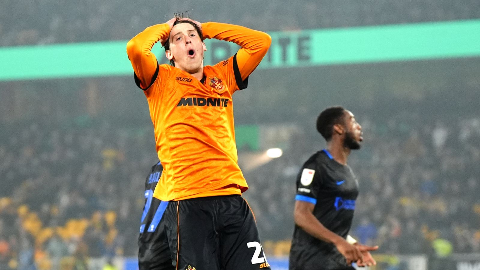 Wolverhampton Wanderers vs Portsmouth; Sky Bet Championship Wolves 1-1 Portsmouth: Terry Devlin marca al final para asegurar el punto a Pompey