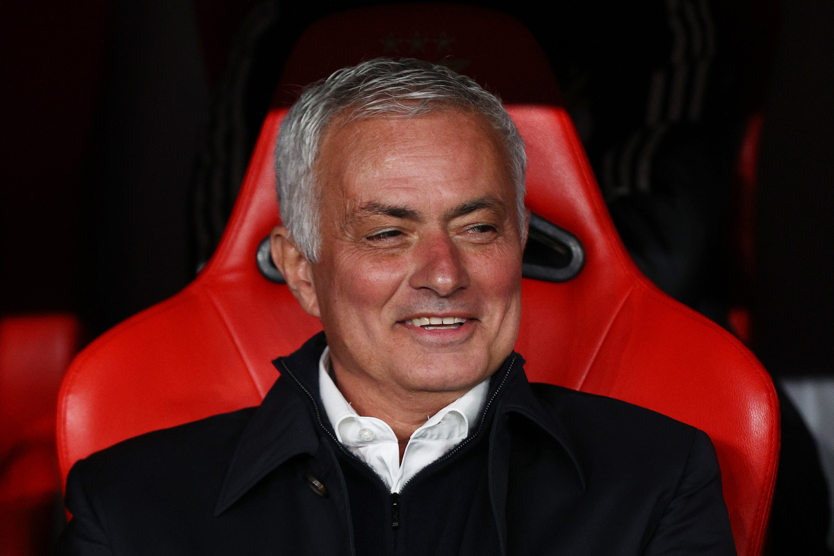 Mourinho bromea sobre vivir para ver la sanción al Manchester City